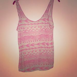 Pink arrow print tank top